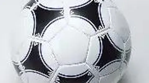 高尔夫巨星伍兹母亲库提达周二去世，享寿80，特朗普发文悼念