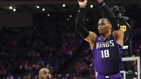 滕哈格战术解读：短期内“航母开火”难解长期困境！